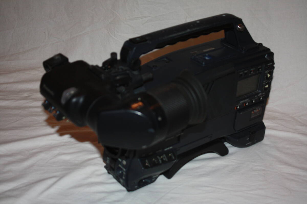 Panasonic　AJ-PD900WA　3:4 16:9対応スイッチャブル DVCPRO 業務用ビデオカメラ　(検索：SONY HDW- PMW- DSR- AG-AC AG-HPX)