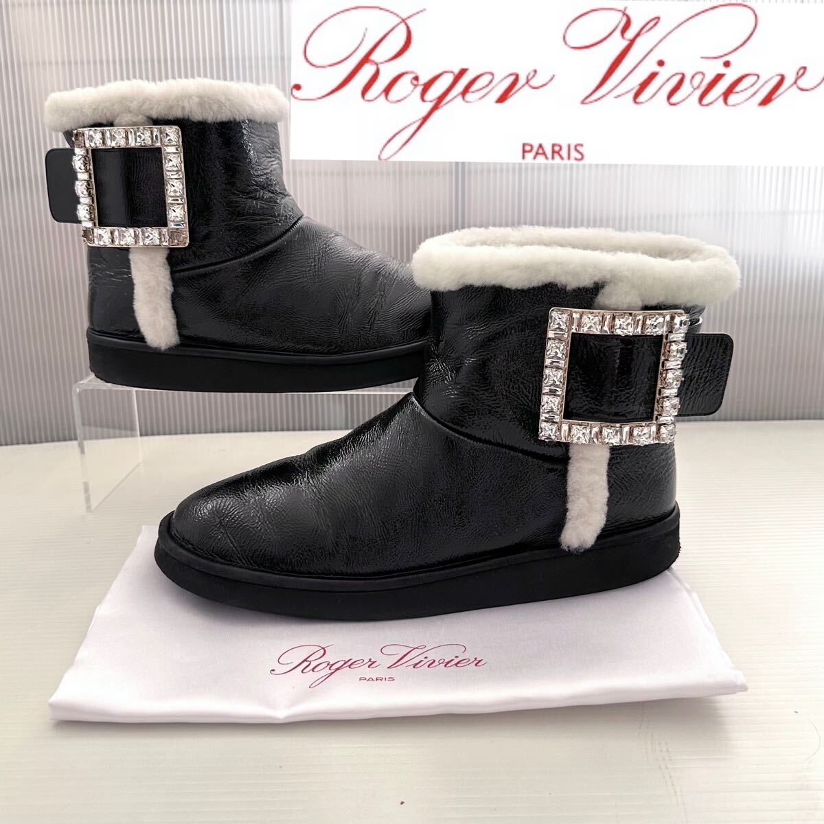 roger vivier ロジェヴィヴィエ　ムートンブーツ　ショートブーツ　ビジューバックル　ファー　正規品　37 黒　ブラック 軽量