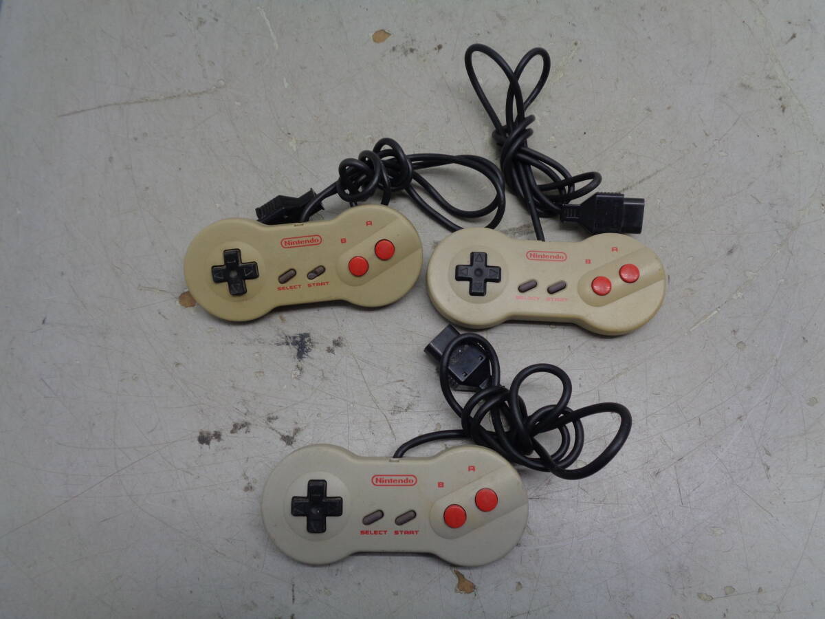 C2210　任天堂　nintendo NEWファミコン用コントローラー　HVC-102 3個 / ①C-3 / ①サイズ