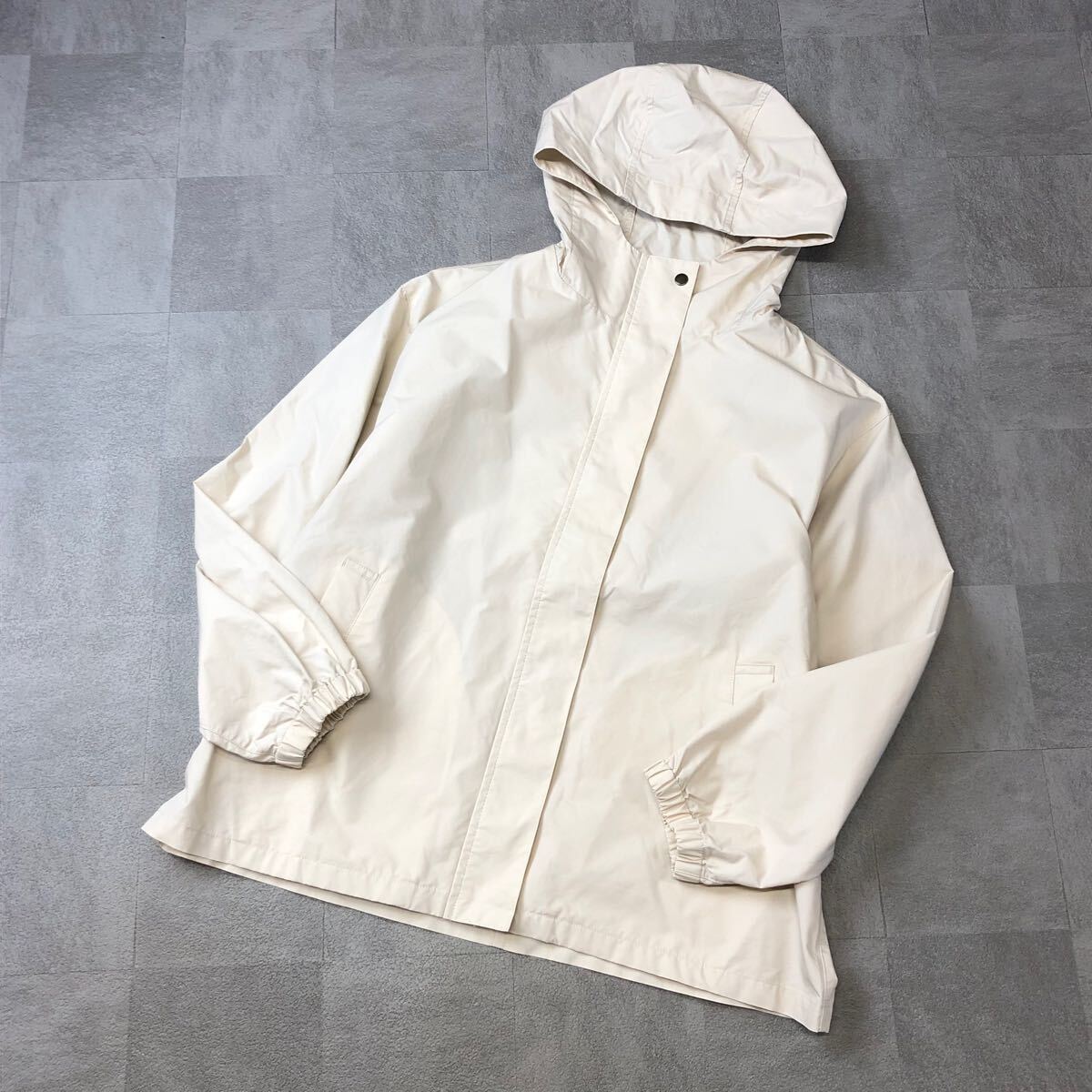 良品　無印良品　無印　MUJI ナイロンパーカー　ナイロンジャケット　ライトベージュ　サイズM〜L 古着