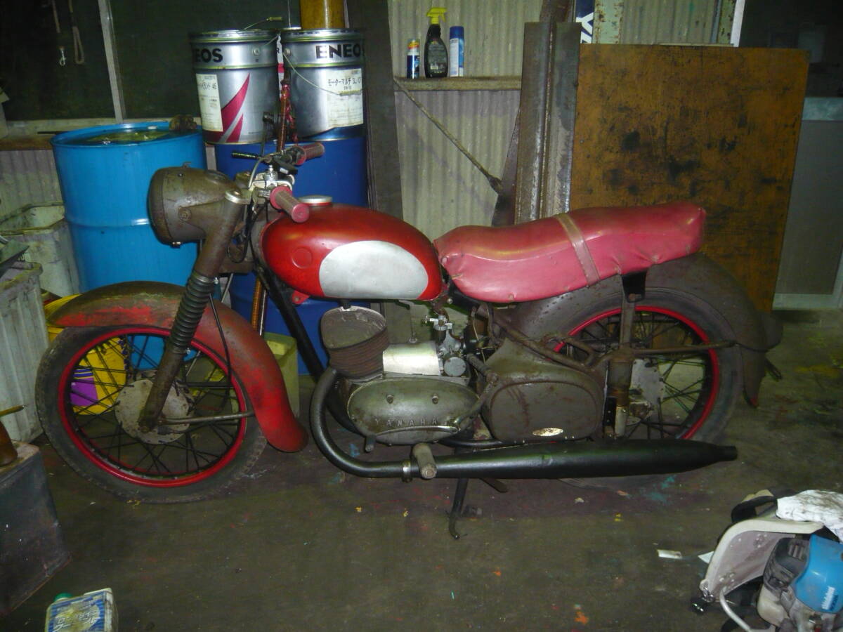 YC1　175ｃｃ　初期　タイヤ19インチです　1957年式　中古　10年前実働走行テスト良好でした　現状不動キャブプラグポイント掃除でいける　