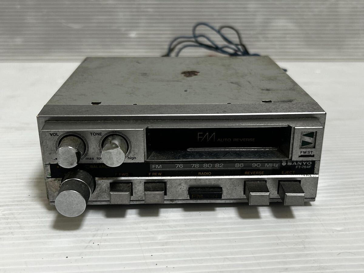 ▲D030▲ SANYO FT-764F　カセット カーステレオ　FM/FM　カーオーディオ　カセットデッキ 動作未確認ジャンク現状品