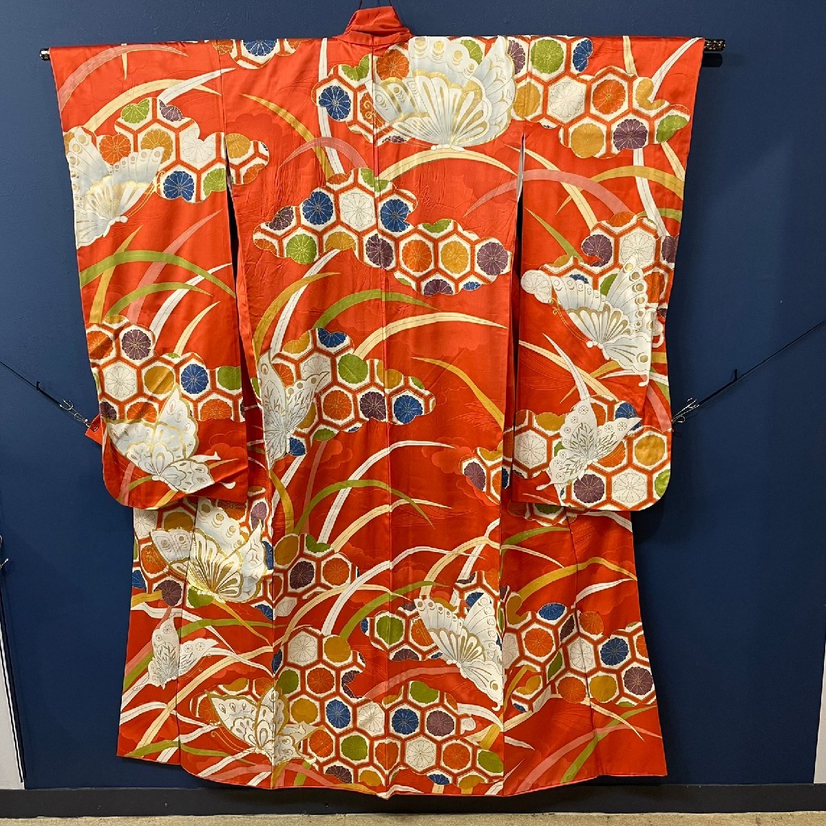 【14317P115】振袖 着物 レトロ アンティーク 赤 朱色 縁起物 成人式 第一礼装 和服 和装 和風 和柄 フォーマル 晴れ着 リメイク 素材 材料