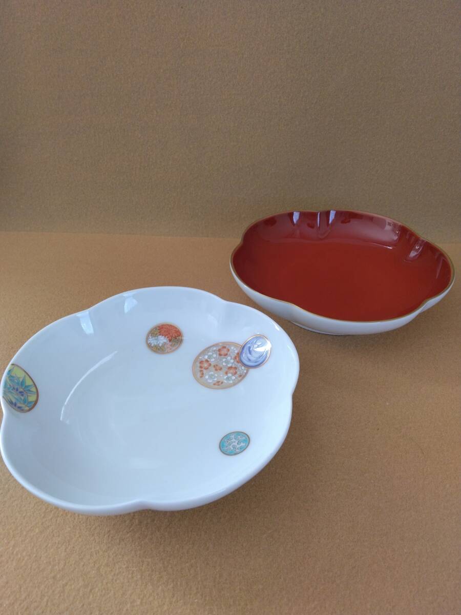 深川製　花形中皿　菓子器菓子皿　取り皿銘々皿　手毬和柄　赤色　２枚ぐみ