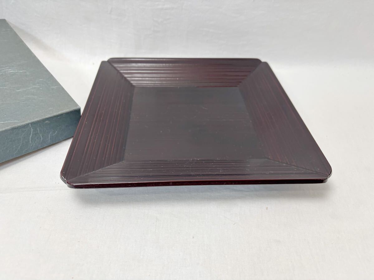 J07082 未使用 茶道具 木製溜塗 千筋 四方盆 干菓子器 煎茶道具 茶懐石 茶事 茶席 角盆 盆点盆 お盆 トレー 和風 紙箱