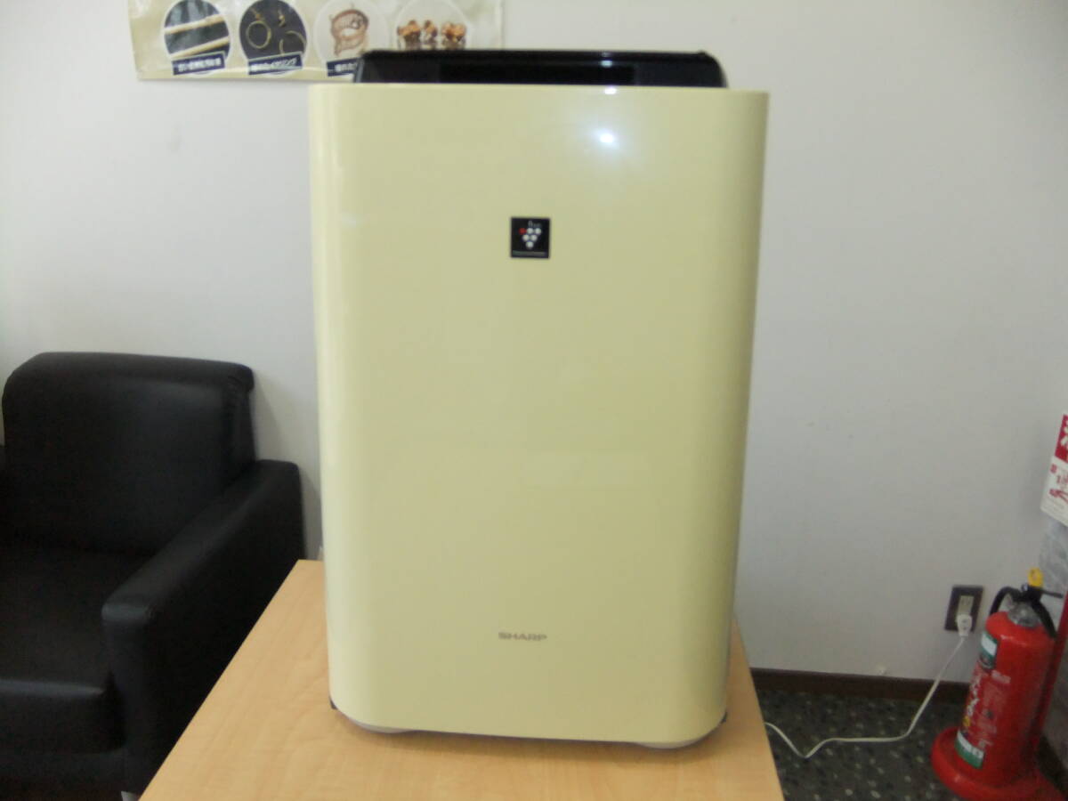 【49651】シャープ　加湿空気清浄機　KC-D70-W　稼働品