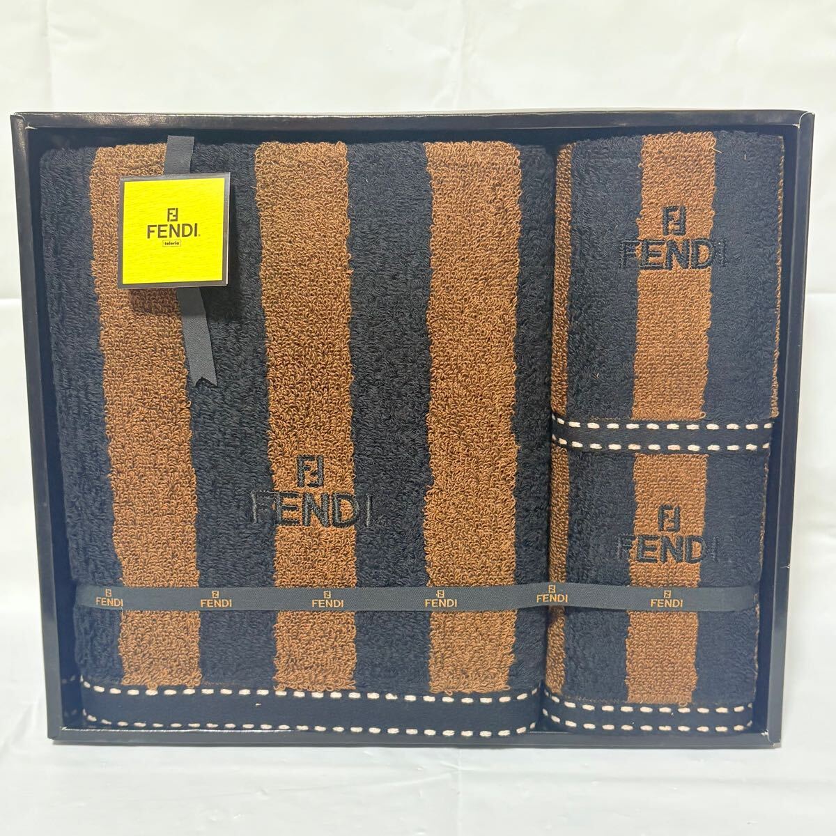 美品未使用　FENDI フェンディ　バスタオル1枚　ウォッシュタオル2枚 ロゴ　ブラウン　タオルセット
