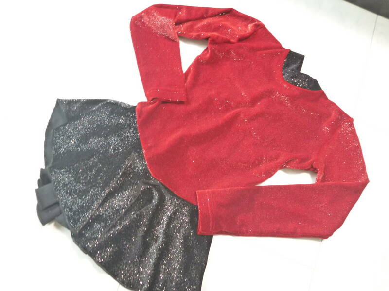 USA製　アメリカ製　フィギュアスケート　衣装　コスチューム　130～140　赤ベロア×黒ベロア　ラメ
