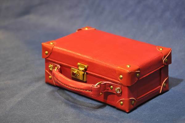 ｛送料無料｝革のミニトランク　レザートランク　鞄　バッグ　赤　ショルダーベルト付き