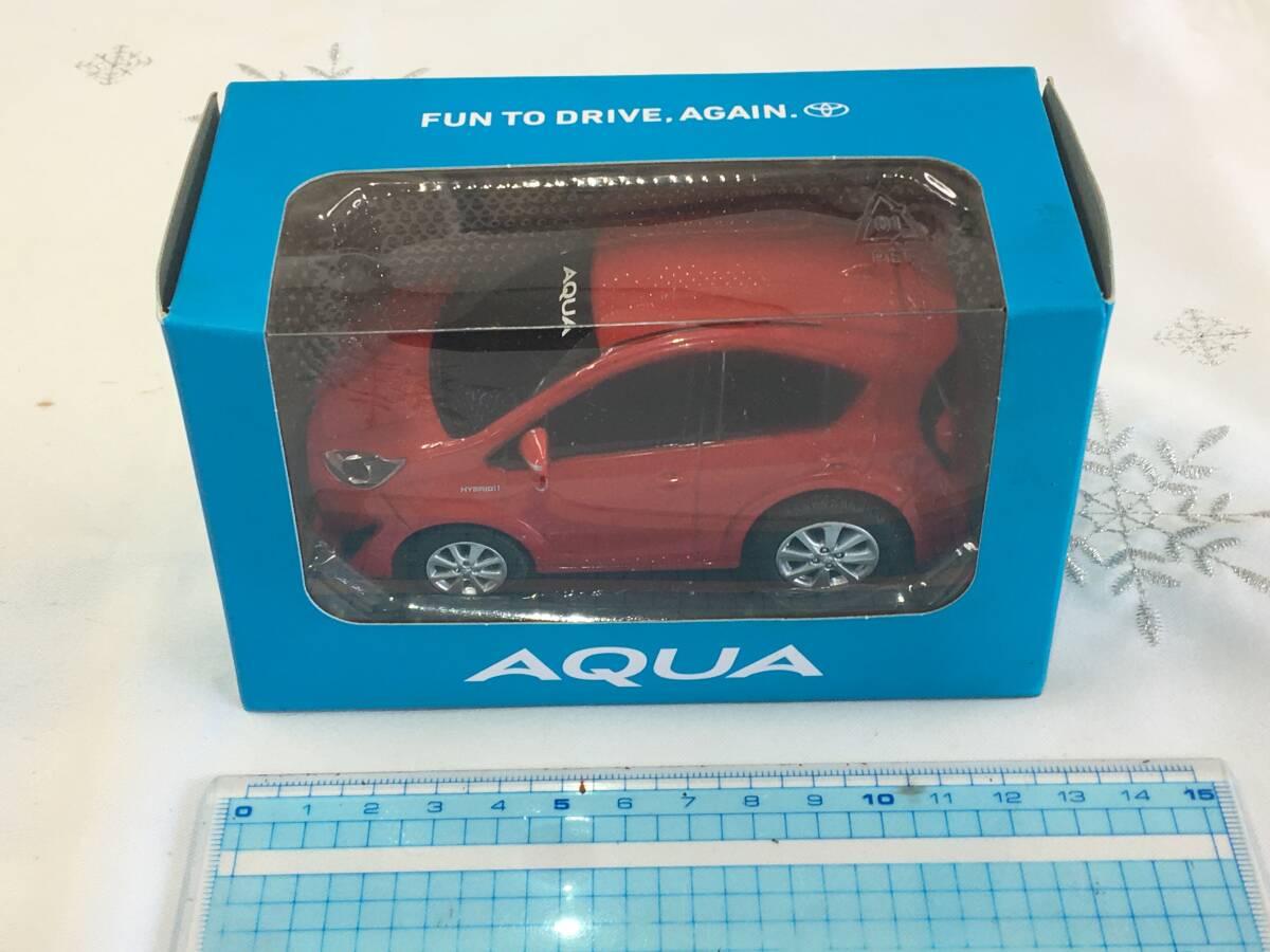 激レア！TOYOTA トヨタ アクア プルバックカー AQUA レッド 赤 (非売品)