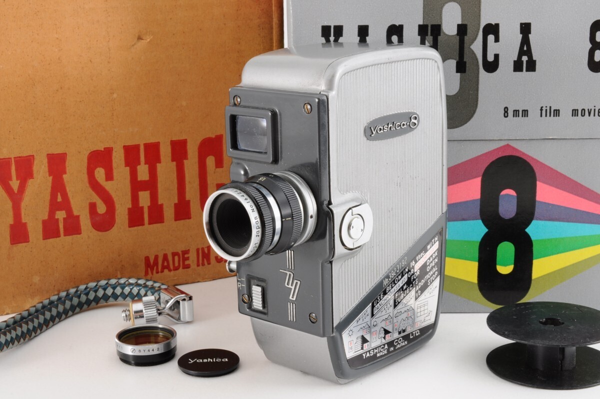 Yashica ヤシカ Yashica-8 シネカメラ 8mm カメラ 元箱 ストラップ付 フィルム ムービー カメラ 8mm film movie camera RM-610M/1011