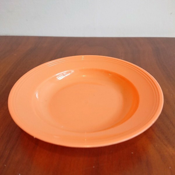 新品＆即決◎アジアンキッチュなプラスチック小皿【オレンジ】アジアン雑貨　アウトドア食器