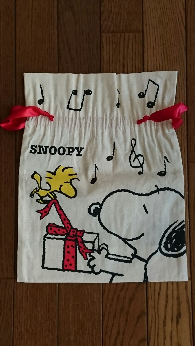 即決！スヌーピー ギフトバッグ (綿)2017年1080円 全長縦約36×横約28×マチ約10センチ 絞りから下の縦約26センチ 巾着型