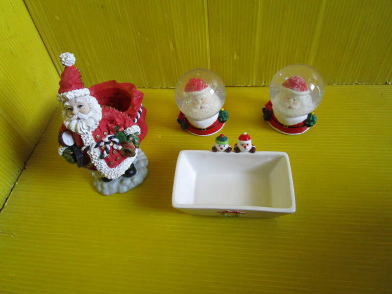 クリスマス　サンタクロース　+スノードーム　2個　カインズ　+　DEMAN 小物入れ　合計 3個　☆在庫処分　特価