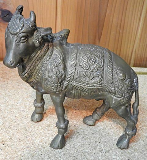 ★東洋彫刻/東南アジア★牛 彫塑/真鍮製 置物/約W13×H14cm
