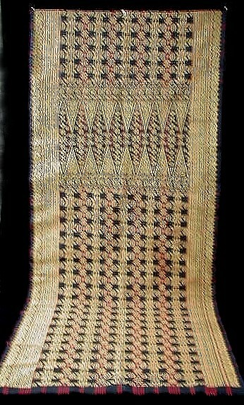 インドネシア・カリマンタン島サンバス伝統の金糸模様織布（黒）