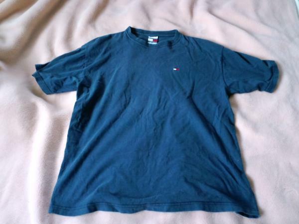 トミー　TOMMY HILFIGER　サイズＭ　Ｔシャツ紺色