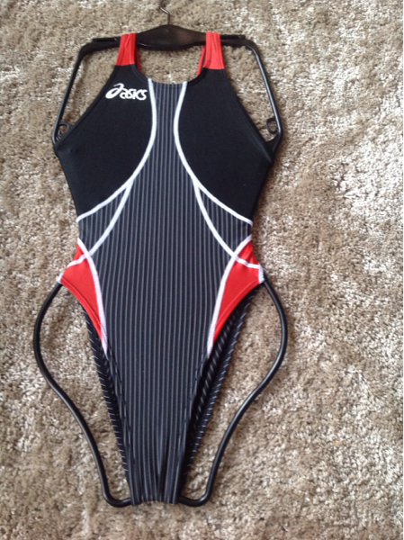 超お値打ち出品　asicsの超ハイレグ競泳水着 黒/赤 3S USEDほぼ新品