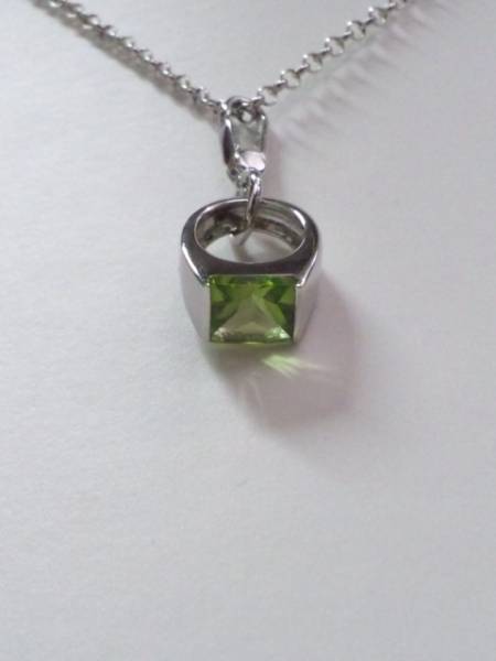 新品　K18ホワイトゴールドペンダント　ベビーリング