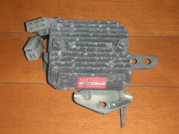ＶＴ250Ｆ　レギュレーター
