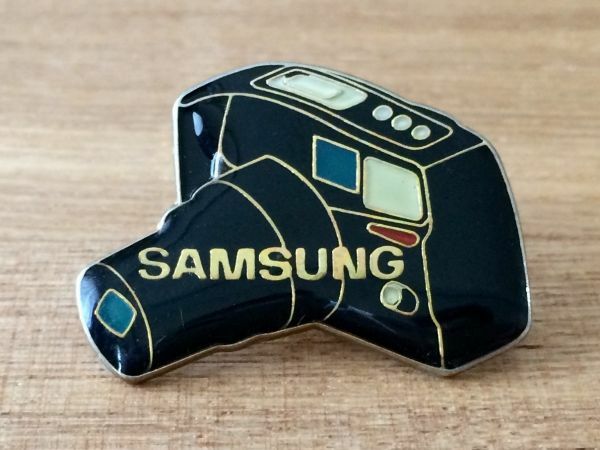 古いピンバッジ：SAMSUNG サムスン 広告 カメラ ピンズ #C