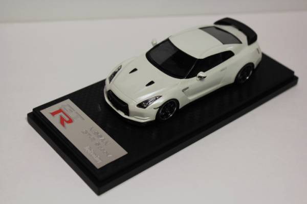 1/43 hpi・racing 日産ＧＴ－Ｒ SpecV(Nissan GT-R R35)