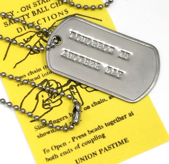 DP-028 名言格言 DOGTAG 明日は明日の風が吹く ドッグタグ USA 新品