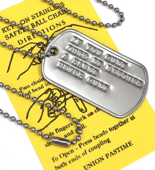 DP-013 名言格言 DOGTAG 1度でもあきらめてしまうとそれが癖になる. 絶対にあきらめるな ドッグタグ USA 新品