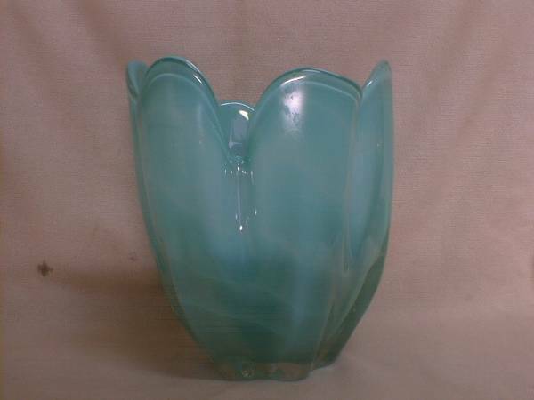 鮮やかライトグリーン　手作り吹きガラス 20.5x18cm　1.5kg 花瓶
