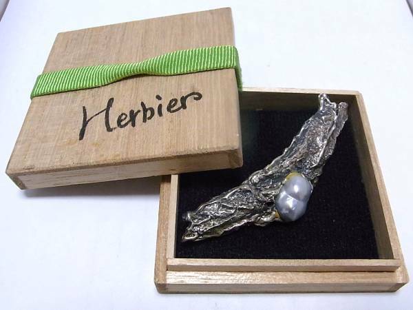 《ジュエリー》銀製ブローチ 「ノルマンディの花」 真珠 シルバー製品 アート・デザイナーズアクセサリー