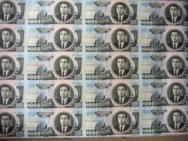■北朝鮮■金日成主席生誕95周年記念紙幣 1000W 20枚未裁断