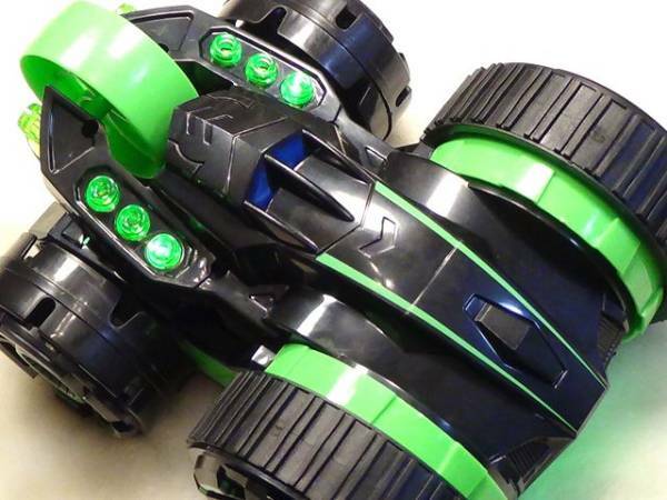 RC レア 変形 高速スタント ラジコン 車 バイク タンク 戦車 緑 グリーン 面白い動き