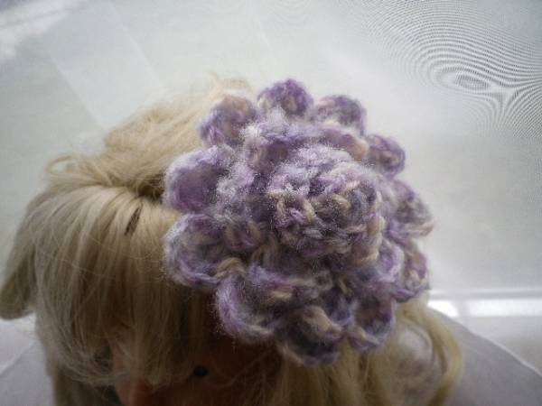 ハンドメイド毛糸のお花ヘアゴム　薄紫マーブル