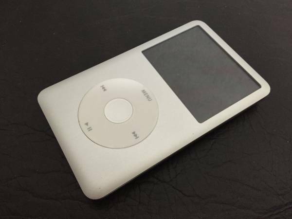 美品【Appleアップル】iPod classic 120GB Silver MB562J