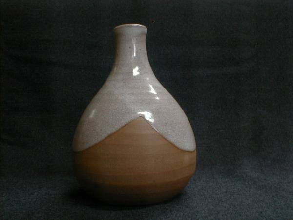 奈良 赤膚山元窯　白釉薬　徳利型造　16x11.5cm　陶器製飾り置物