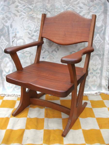 オリジナルデザインの「マホガニーオイルフィニッシュ大椅子」
