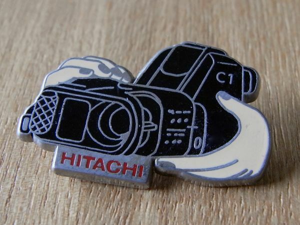 古い ピンバッジ : HITACHI 日立 ビデオ カメラ ロゴ 広告 ピンズ #C