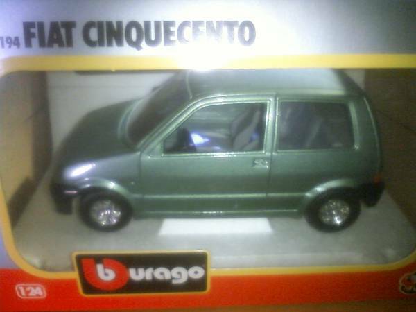 ブラーゴ 1/24 FIAT フィアト CINQUECENTO (グリーンM)