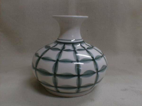 温山窯　可愛い　染付け　一輪挿し　14x14cm　陶磁器製飾り花瓶