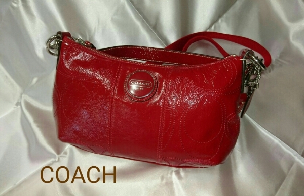 COACH　コーチ　ショルダーバッグ　エナメル　レッド　中古　B019