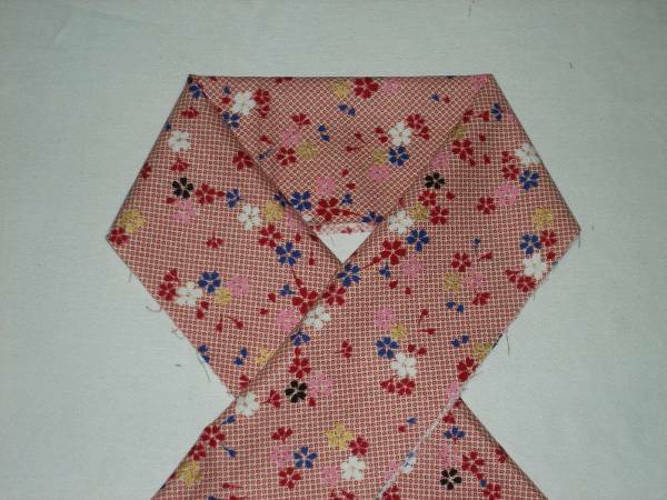 木綿の半衿、小さい絞り柄に桜、赤