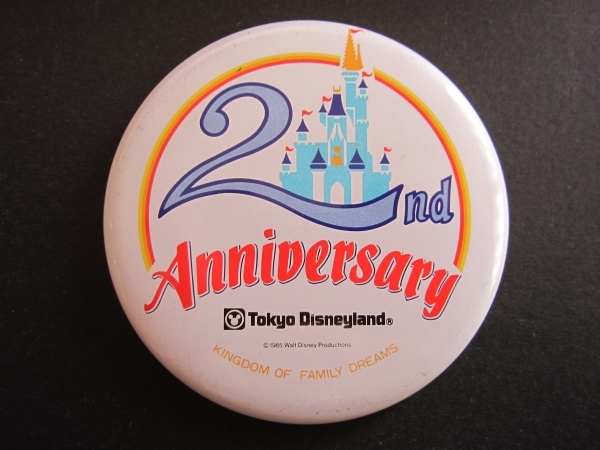 東京ディズニーランド■2周年記念■非売品■缶バッチ■1985年