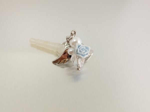 【handmade】天使チャームのイヤホンジャックピアス 青薔薇
