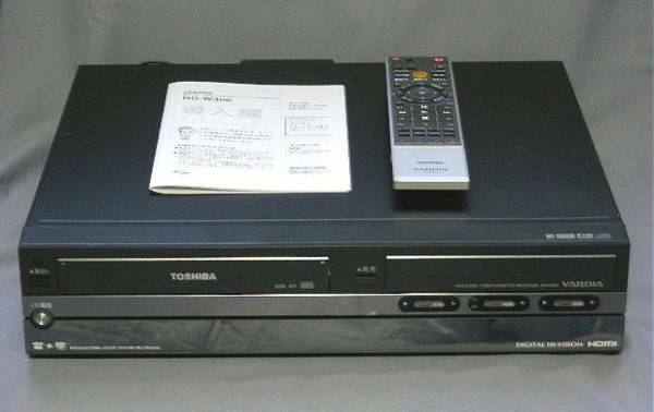 東芝HDD+VTR+DVD内蔵ハイビジョン多機能レコーダーRD-W301純正リモコン等付き動作確認済み全デジタルチューナー搭載VHSテープDVD化にも最適