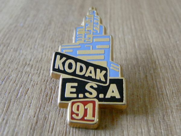 古い ピンバッジ : KODAK E.S.A 91 ロゴ 建築 カメラ ピンズ #O