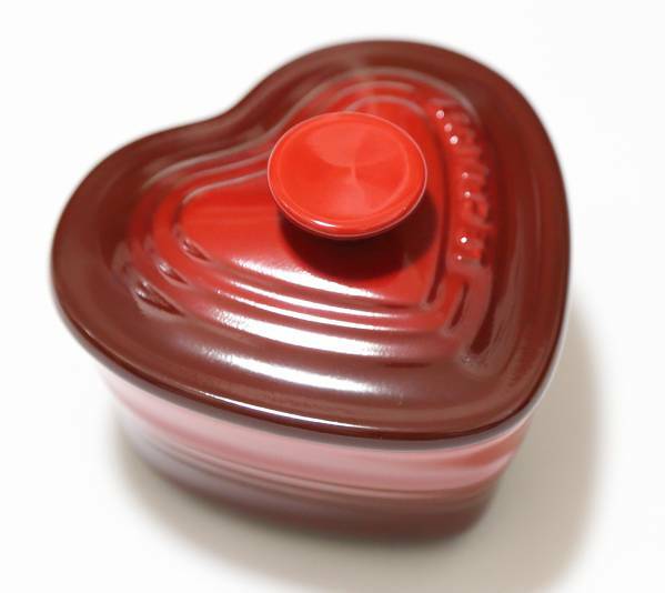 新品未使用★ル・クルーゼ LECREUSET ラムカンダムールS 蓋付き チェリーレッド 赤 ハート型 陶器 箱入り