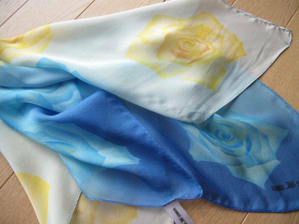 新品　スカーフ　ジュンコシマダ　シルク　100％　青　黄　バラ