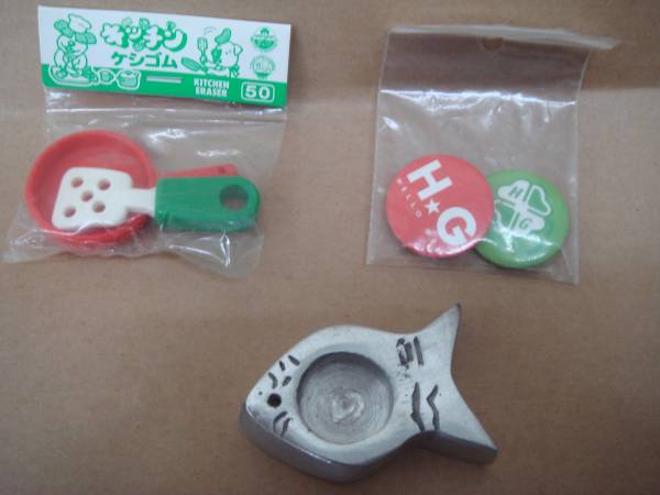 新品　 フライパンとヘラの消しゴムとバッチと魚のお香立て 　モ上②