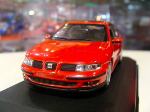 1/43 ミニチャンプス Seat Toledo 1999 ミニカー